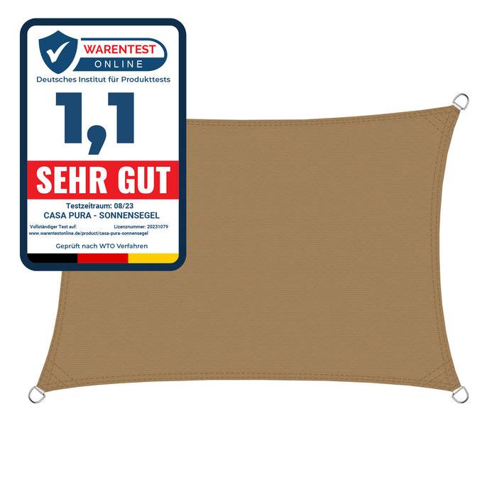 Ein rechteckiges beiges Sonnensegel mit Metallringen an den Ecken. Daneben befindet sich ein Etikett mit der Aufschrift „SEHR GUT