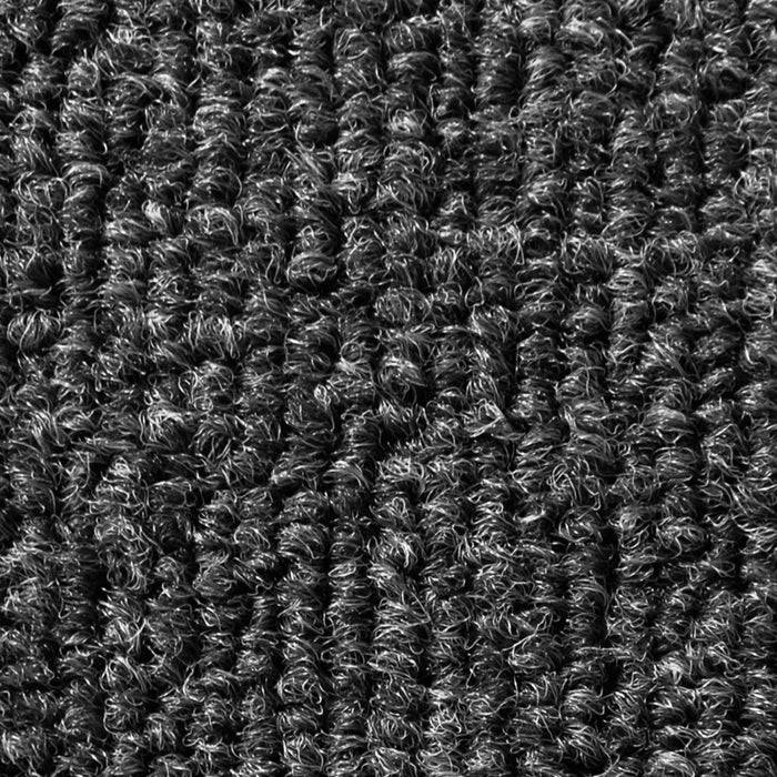 Nahaufnahme einer strukturierten, dunkelgrauen Teppichoberfläche, die eng gewebte Fasern mit einer leicht rauen Erscheinung zeigt.