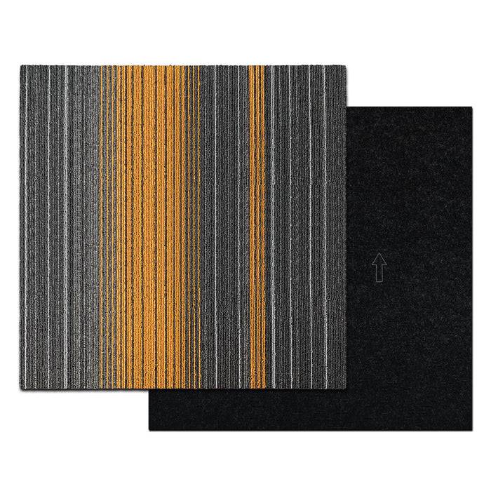 Eine gestreifte Teppichfliese mit vertikalen orangefarbenen und grauen Linien zur Ansicht. Rückseite einer Fliese mit einem Richtungspfeil, der die Verlegungsrichtung anzeigt.