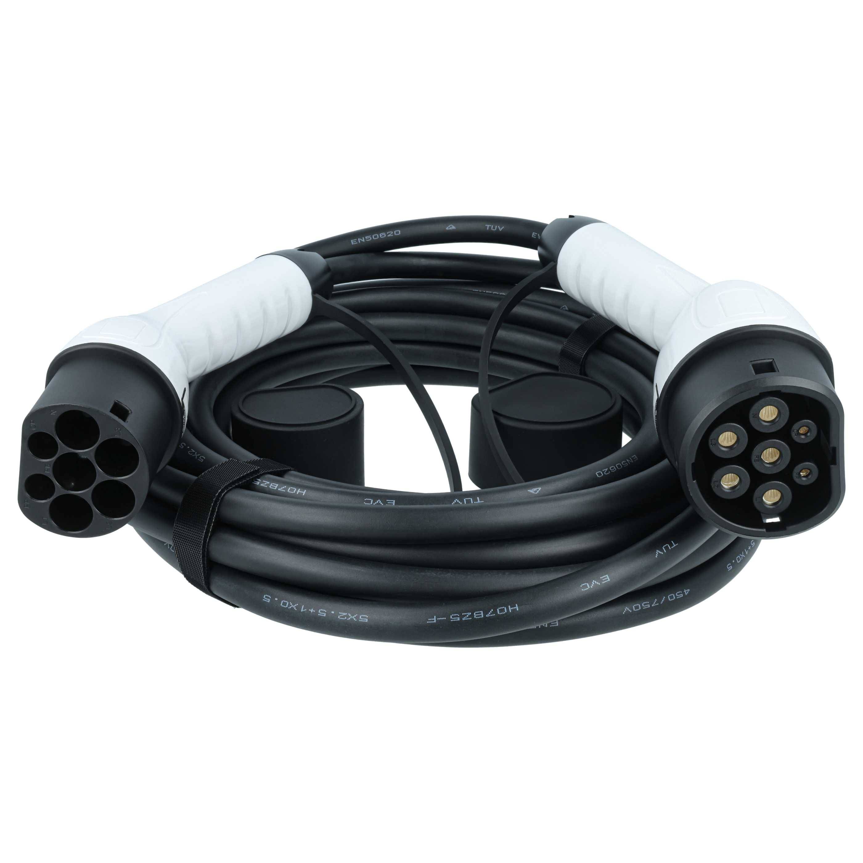 Ein aufgerolltes Elektrofahrzeug-Ladekabel mit zwei Steckern und einem 7-poligen Design, häufig zum Laden von Elektroautos verwendet.