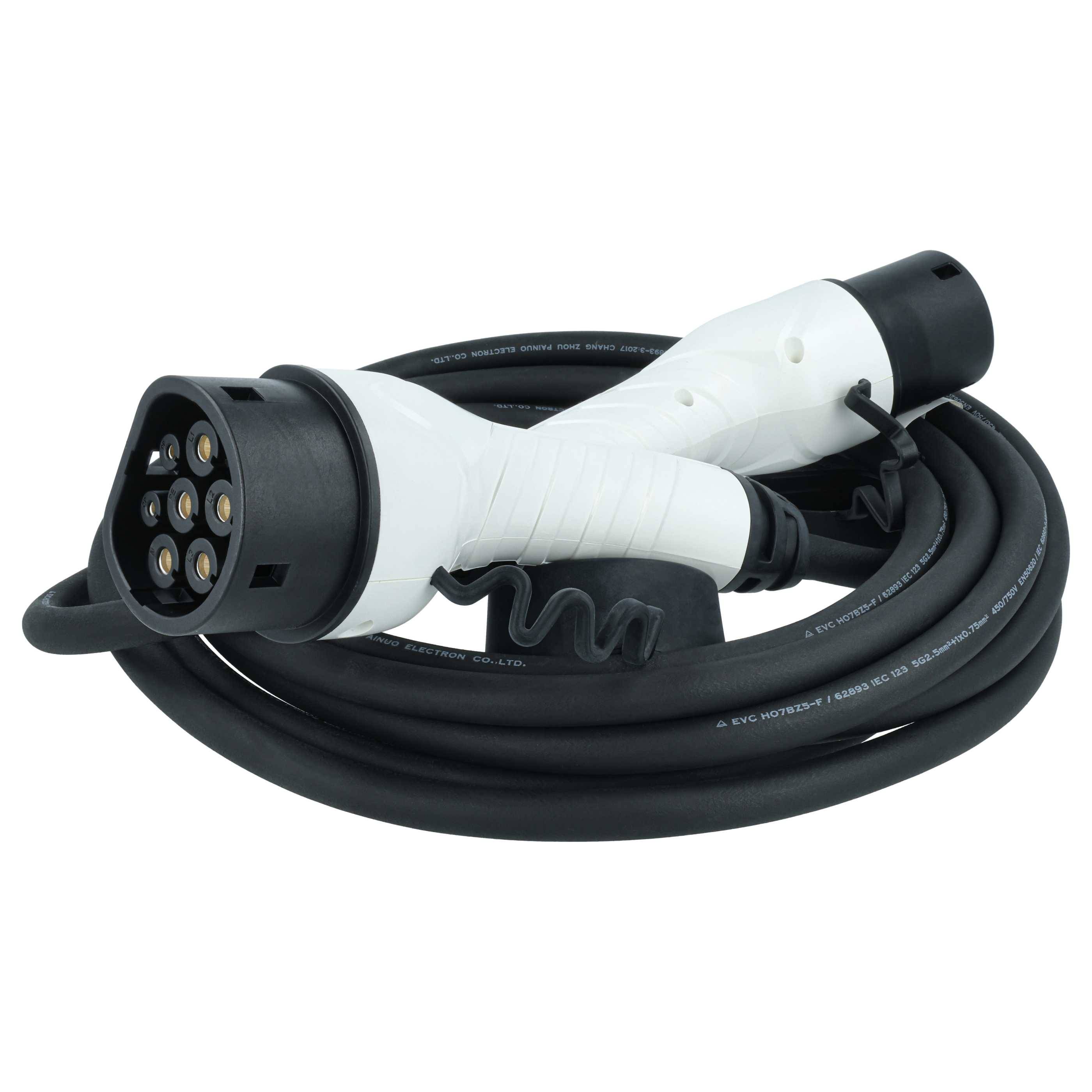 Elektrofahrzeug-Ladekabel mit einem Typ-2-Stecker, ordentlich aufgewickelt, wird zum Laden von Autos an kompatiblen Ladestationen verwendet.