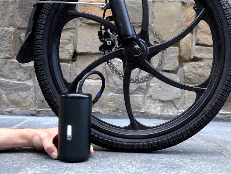 Coolado Akku-Kompressor Luftpumpe T-Pump Model X für Auto, Fahrräder, Motorrad usw.