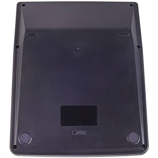 Rückansicht eines schwarzen elektronischen Geräts oder Tablet-Schutzhülle mit Schraubenlöchern, Lüftungsschlitzen und Gummifüßen auf weißem Hintergrund.