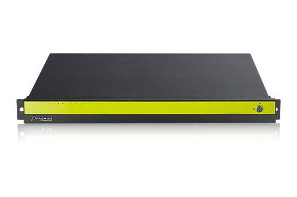 Ein schwarzes und gelbes elektronisches Gerät, höchstwahrscheinlich ein Netzwerk-Switch, mit mehreren Anschlüssen und einem schlichten Design, von vorne betrachtet.