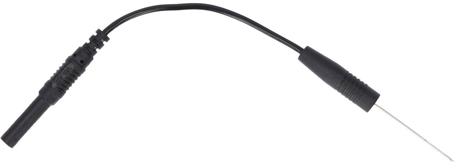 Ein schwarzes Audiokabel vor einem weißen Hintergrund mit einem kleinen Stecker an einem Ende.