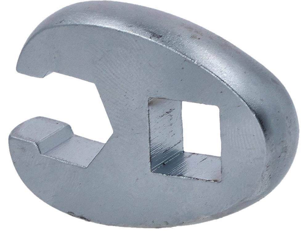 Ein Metallstück mit zwei geometrischen Ausschnitten, das einem Schraubenschlüsselkopf ähnelt und möglicherweise für mechanische oder technische Zwecke verwendet wird.