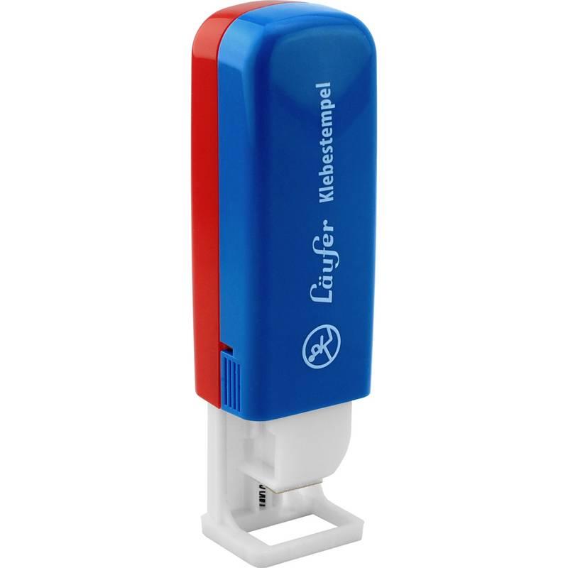 Ein blauer und roter tragbarer Klebestempel der Marke 'Läufer Klebestempel', aufrecht stehend mit geöffnetem Deckel.