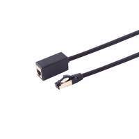 Schwarzes Kabel mit rechteckigem Stecker und Stecker auf weißem Hintergrund.