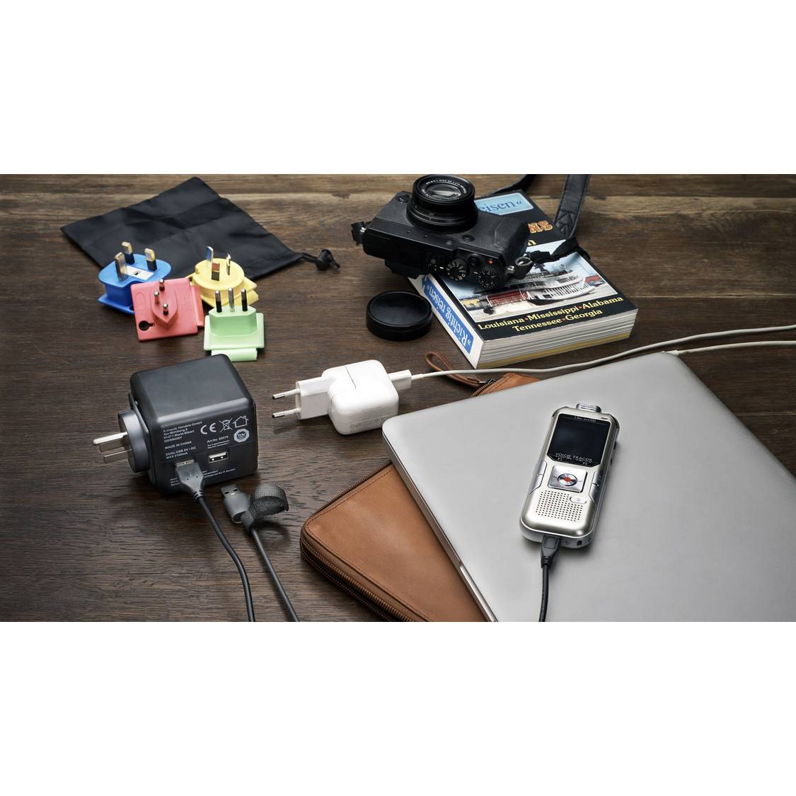 Universaler Reisestecker mit 2x USB-Anschlüssen