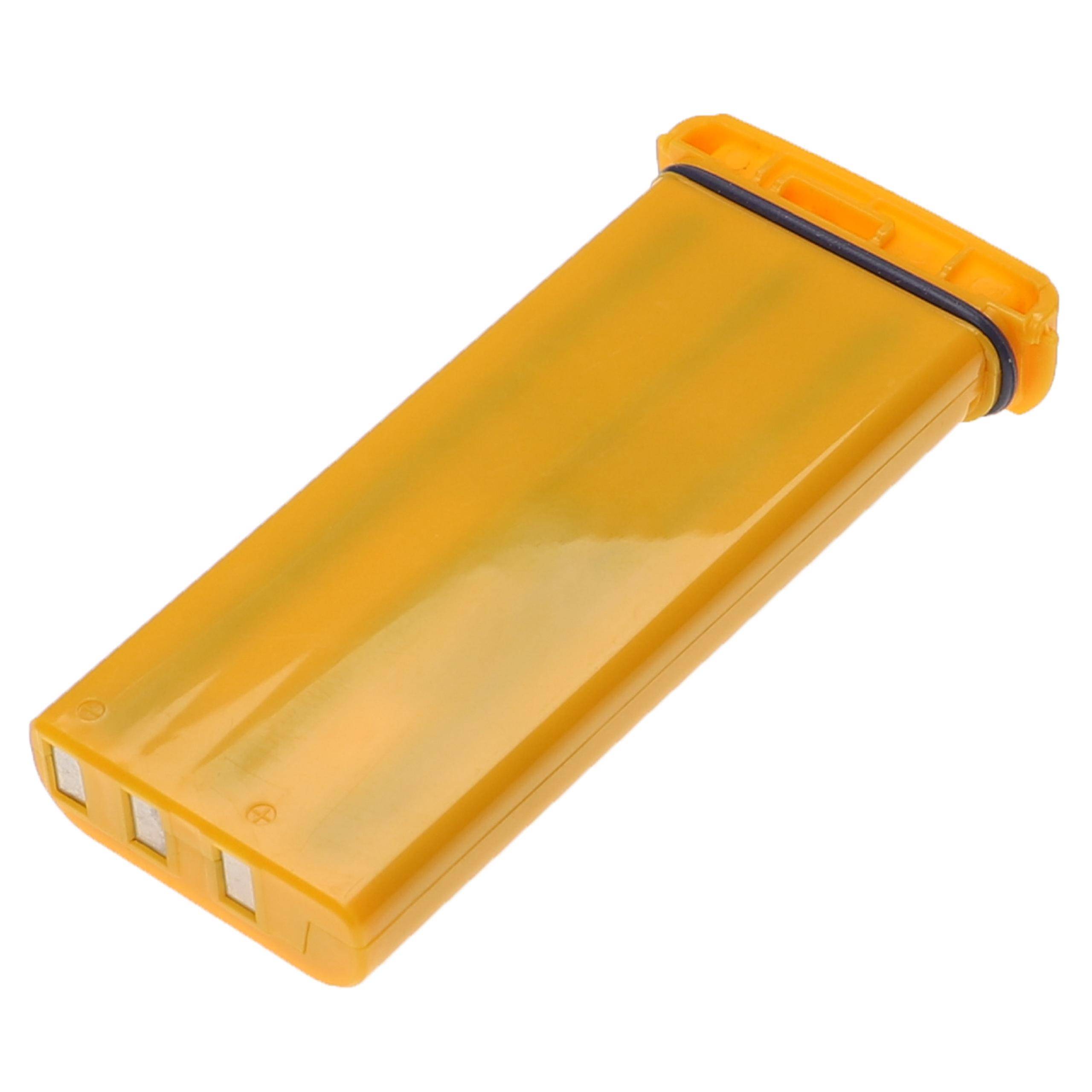 Ein rechteckiger gelber wiederaufladbarer Akku mit drei Metallkontakten an einem Ende, häufig für Geräte mit tragbarem Strombedarf verwendet.