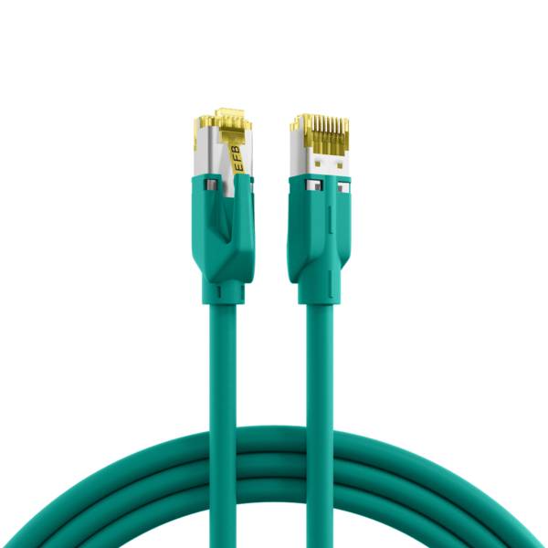Zwei türkisfarbene Ethernet-Netzwerkkabel mit RJ45-Steckern, aufgerollt vor weißem Hintergrund dargestellt.