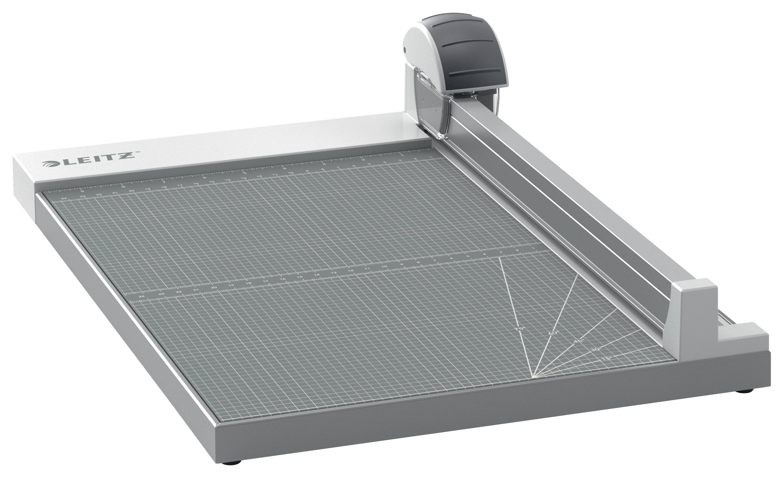 Ein grauer Papierschneider/Papiermesser mit Messgitter, Schneideschiene und verschiebbarem Schneidekopf, gezeigt auf schwarzem Hintergrund.