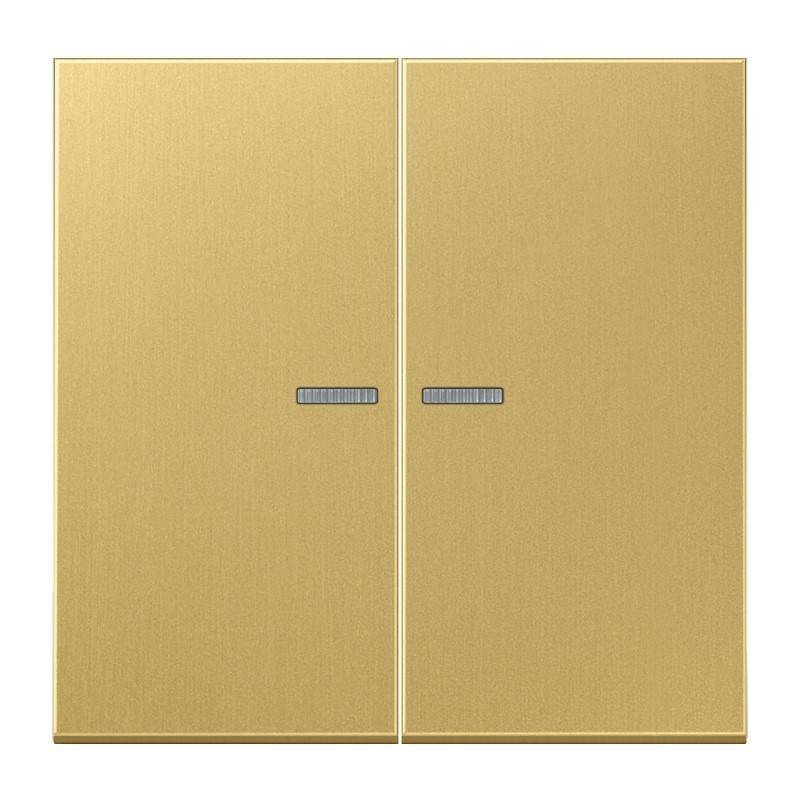 Zwei geschlossene Goldfarbene Schranktüren mit kleinen horizontalen grauen Griffen, frontal auf einfachem Hintergrund gezeigt.