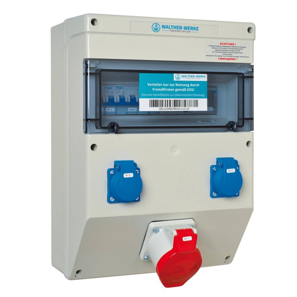 Elektrische Verteilerdose mit blauen und roten Steckdosen, beschriftet mit 'WALTHER-WERKE', zur Stromversorgung, an der Wand montiert.
