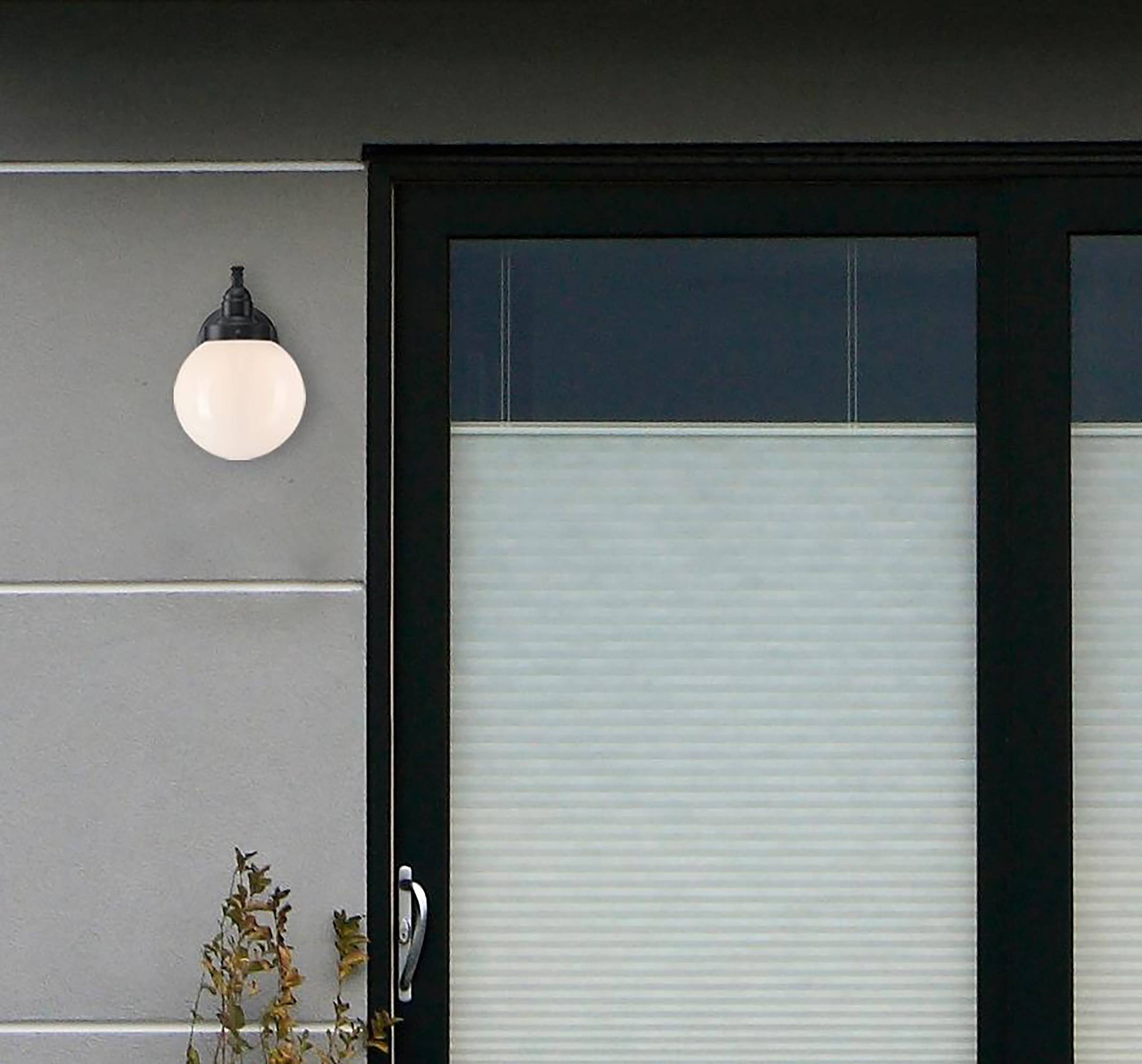 Außen Wandleuchte Eddystone Kugel Opal Einflammig