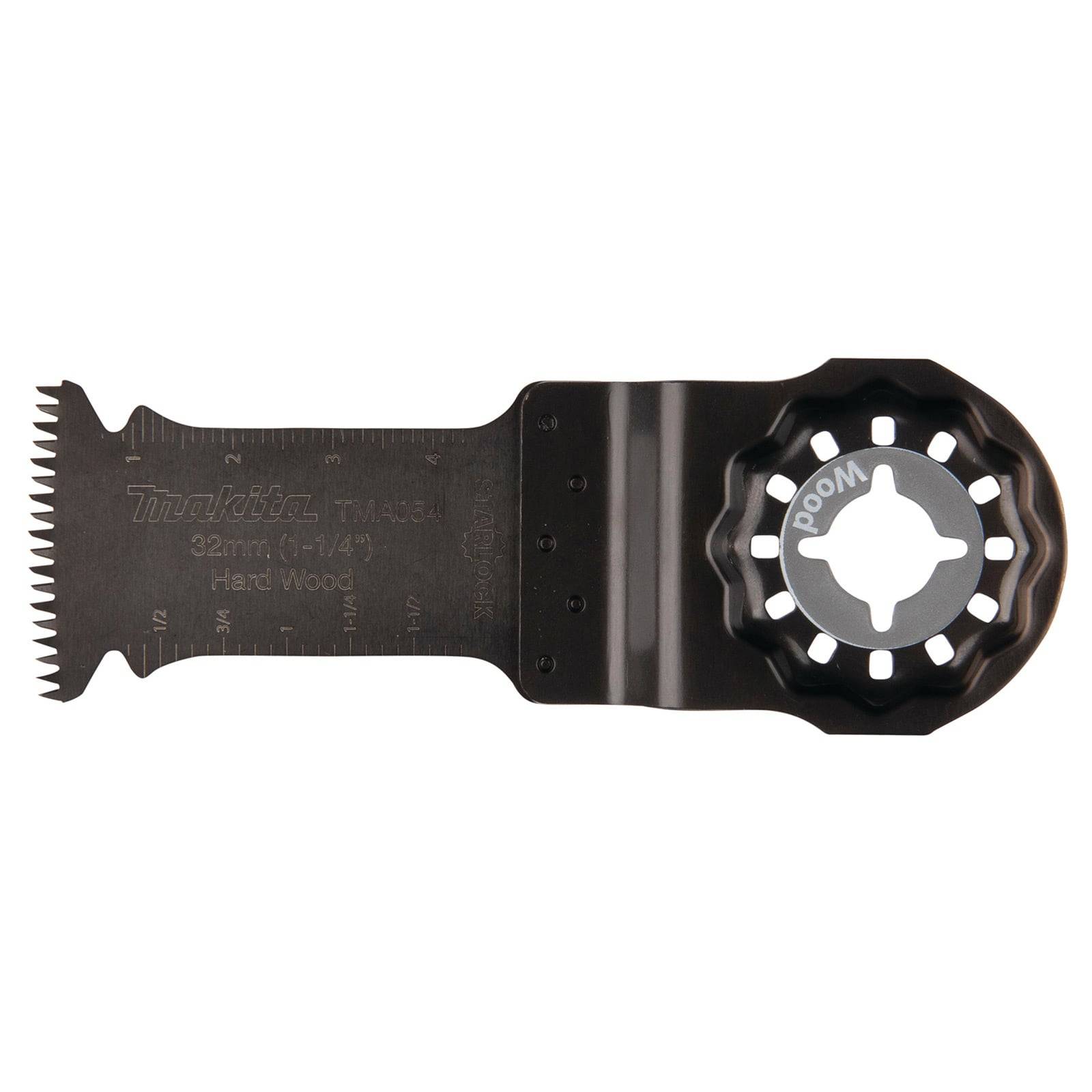 Eine schwarze oszillierende Mehrzweck-Werkzeugklinge mit silbernem gezahntem Schneidkante, gekennzeichnet zum Schneiden von Hartholz. Die Klinge ist mit „Makita 32mm