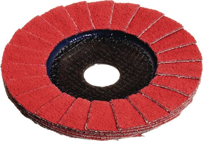 Eine runde, rote Schleiflamellenscheibe mit einem zentralen Loch, die zum Metallschleifen verwendet wird und überlappendes Schleifpapier besitzt, um Material effizient zu entfernen.