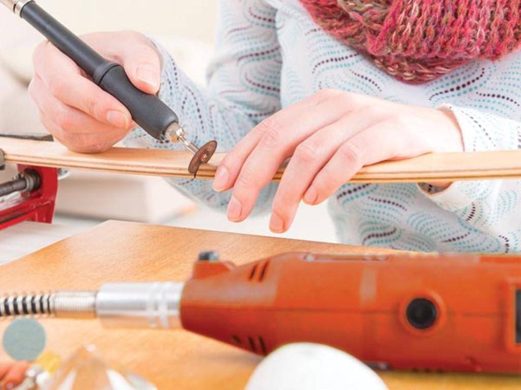 Velleman ELEKTRISCHE PRÄZISIONSBOHRMASCHINE UND GRAVIERSET - 162-tlg.