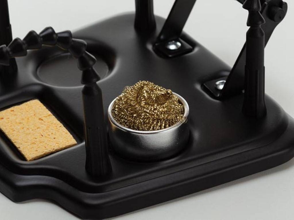 Bequemes dritte-hand-werkzeug mit 4 armen und löthalter