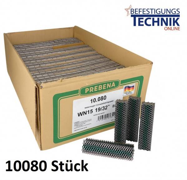 Eine Box mit 10.080 Prebena-Heftklammern mit der Bezeichnung 'WN15 19/32'. Vier Bündel Heftklammern sind vor der Box platziert.