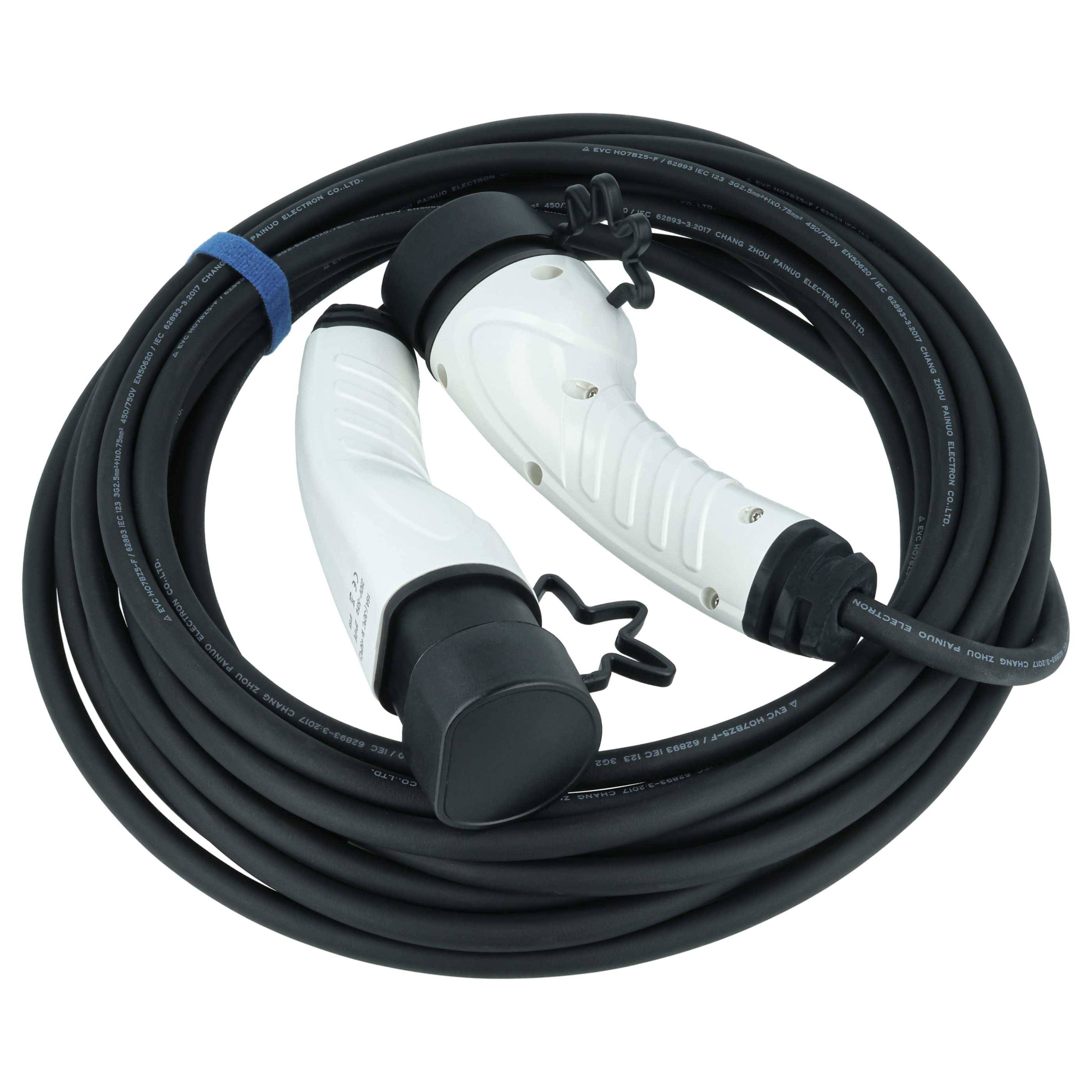 Elektrofahrzeug-Ladekabel mit zwei Steckern, aufgerollt und mit einem blauen Band gesichert.