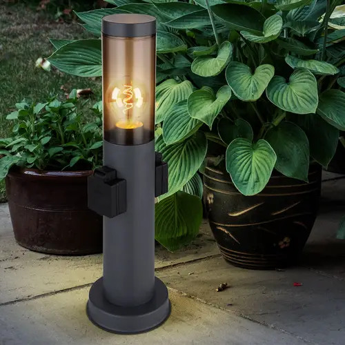 Gartenleuchte mit Steckdose anthrazit Aussenleuchte mit Steckdosenanschluss Garten Steckdosensäule mit Licht, Edelstahl Kunststoff rauch, 1x E27 Gartenleuchte mit Steckdose anthrazit Aussenleuchte mit Steckdosenanschluss Garten Steckdosensäule mit Licht, Edelstahl Kunststoff rauch, 1x E27