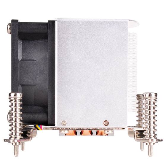 Computer-CPU-Kühler mit Aluminium-Rippen, schwarzem Lüftergehäuse, Kupfer-Wärmerohr und federbelasteten Befestigungsschrauben auf weißem Hintergrund.