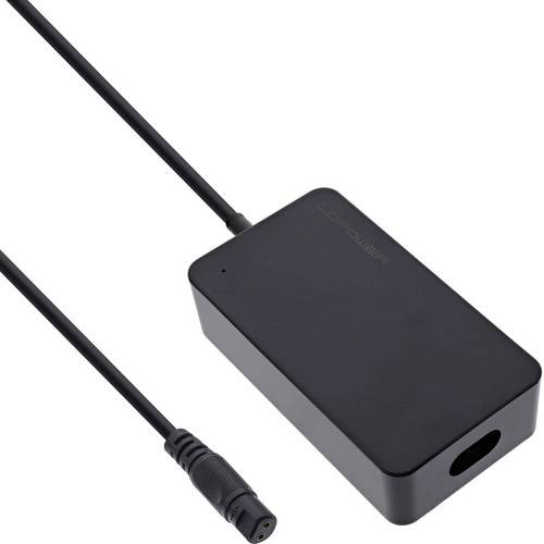 Ein rechteckiger schwarzer Stromadapter mit Kabel und Stecker für elektronische Geräte.