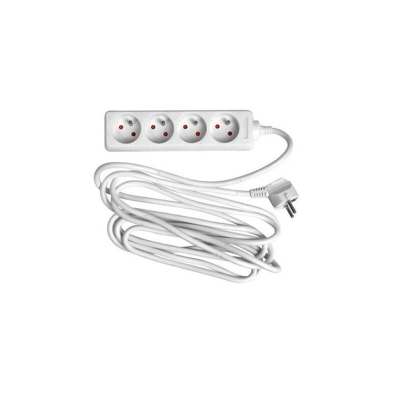 Ein weißer Steckdosenleiste mit vier Steckdosen und einem angeschlossenen langen weißen Kabel, das in einem Stecker endet.
