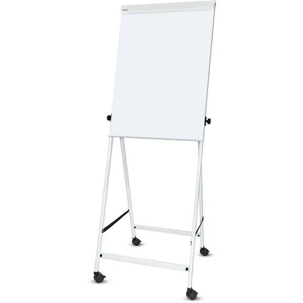 Ein leeres Flipchart-Gestell auf einem fahrbaren Ständer, von vorne betrachtet vor weißem Hintergrund.
