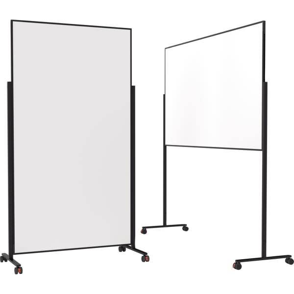 Zwei freistehende Whiteboards auf fahrbaren schwarzen Ständern, eines in voller Höhe und eines mit einem horizontalen Teiler für zwei Schreibflächen.