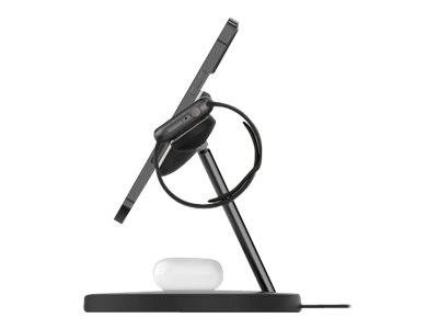 Schwarzer abgewinkelter Tablet-Ständer mit einem kreisförmigen Haltering, der ein Tablet über einem kleinen weißen Ladepuck auf einem Sockel hält.