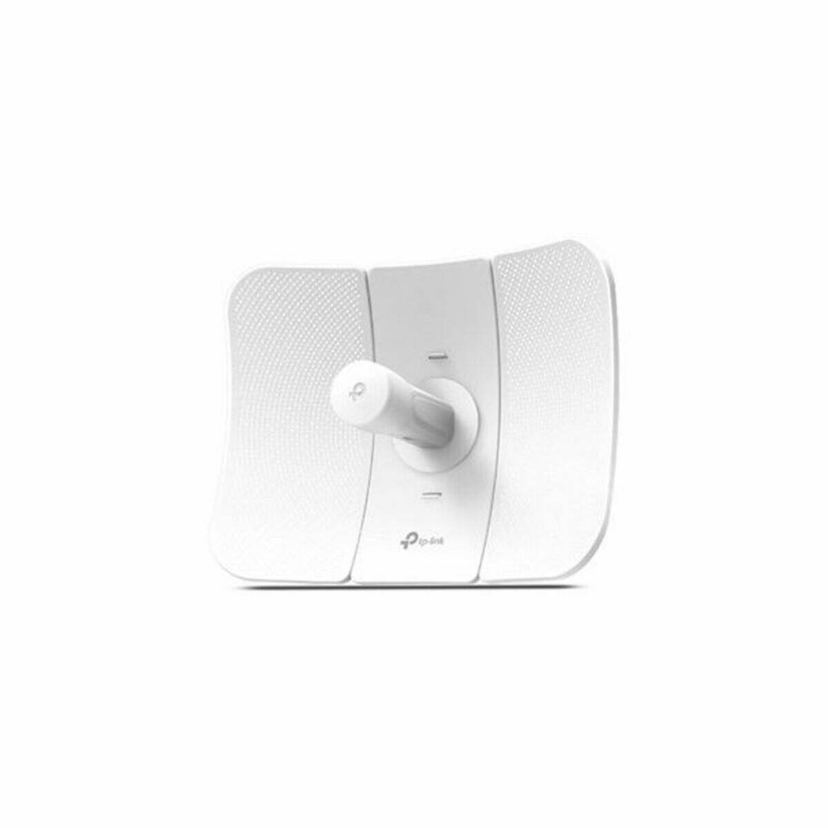 Weißes TP-Link-Funkgerät mit dreiteiliger Vorderseite und zentralem vorstehendem Anschluss, dargestellt vor einfachem weißem Hintergrund.