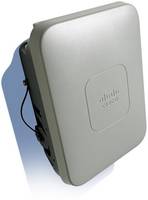 Cisco Wireless Access Point an einer Wand montiert, dargestellt in einer abgewinkelten Seitenansicht mit grauem Gehäuse und verbundenen Kabeln.