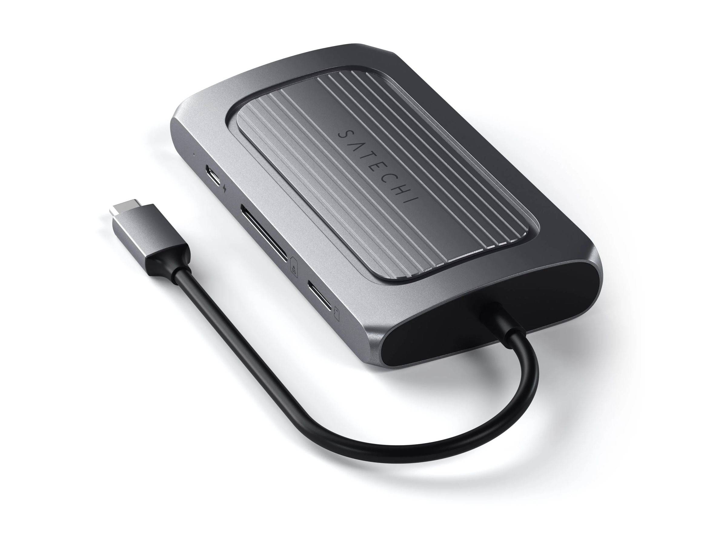 Ein kompakter, silberner USB-C-Hub mit mehreren Anschlüssen einschließlich USB, SD-Kartensteckplätzen und einem HDMI-Anschluss, entwickelt zur Erweiterung der Konnektivität.