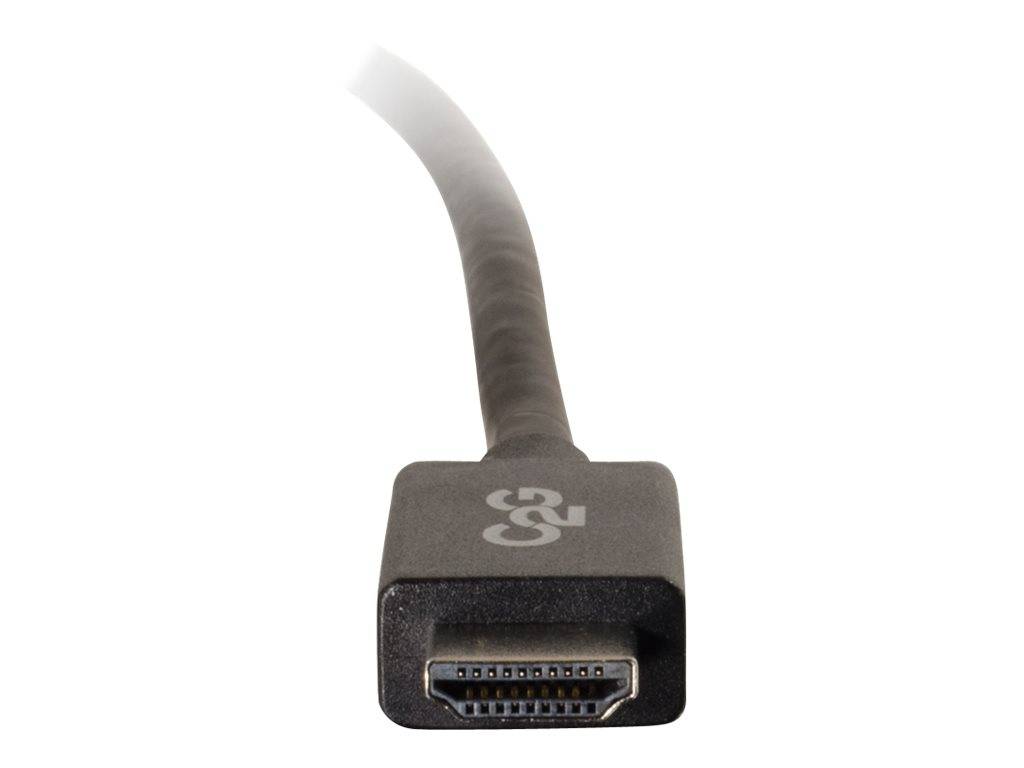 Nahaufnahme eines schwarzen HDMI-Kabelsteckers mit dem Kord, der sich nach oben auf weißem Hintergrund erstreckt.