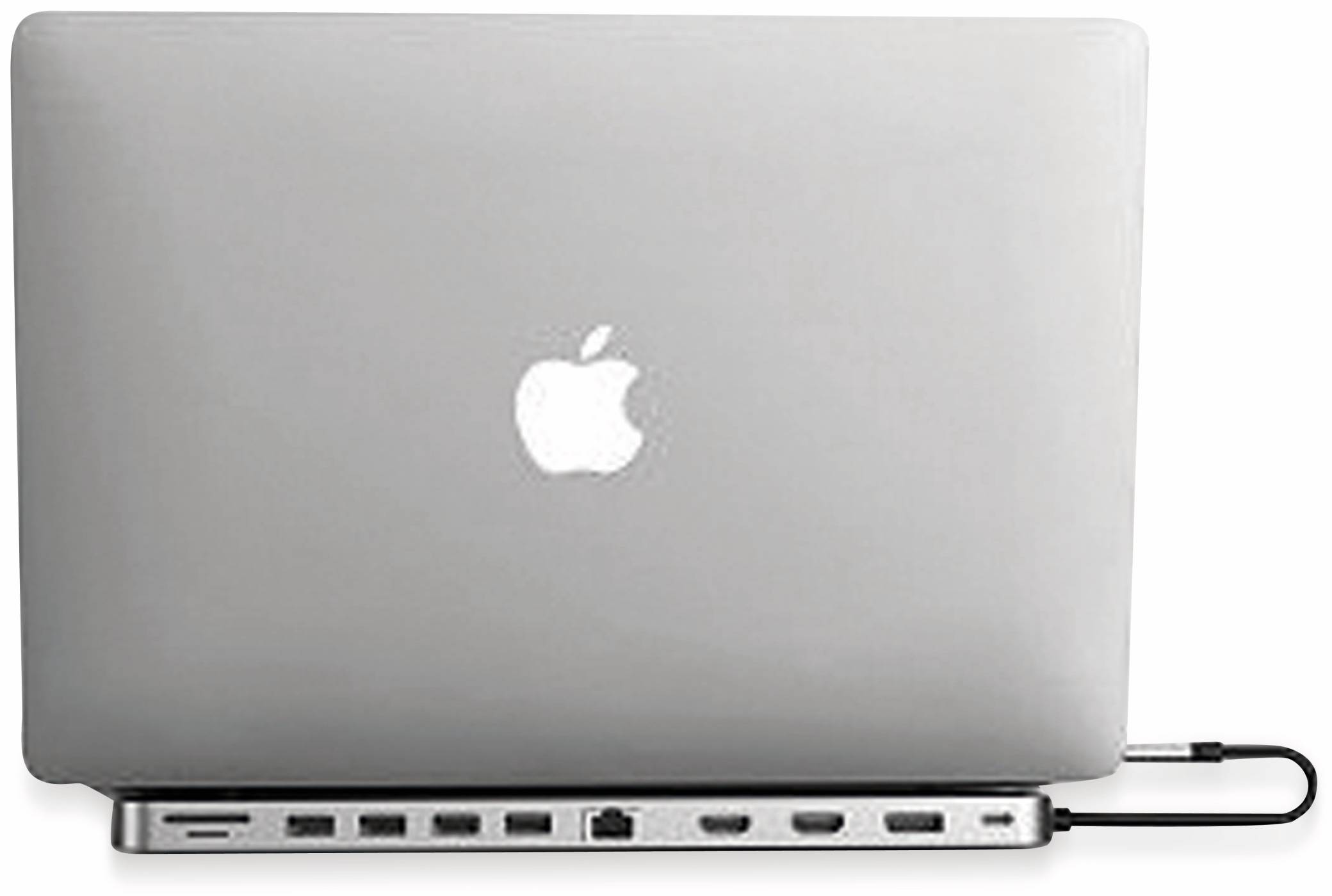 Geschlossenes silbernes Apple-Laptop, von hinten zu sehen, mit einem Docking-Hub oder Adapter, der entlang der unteren Kante angeschlossen ist.