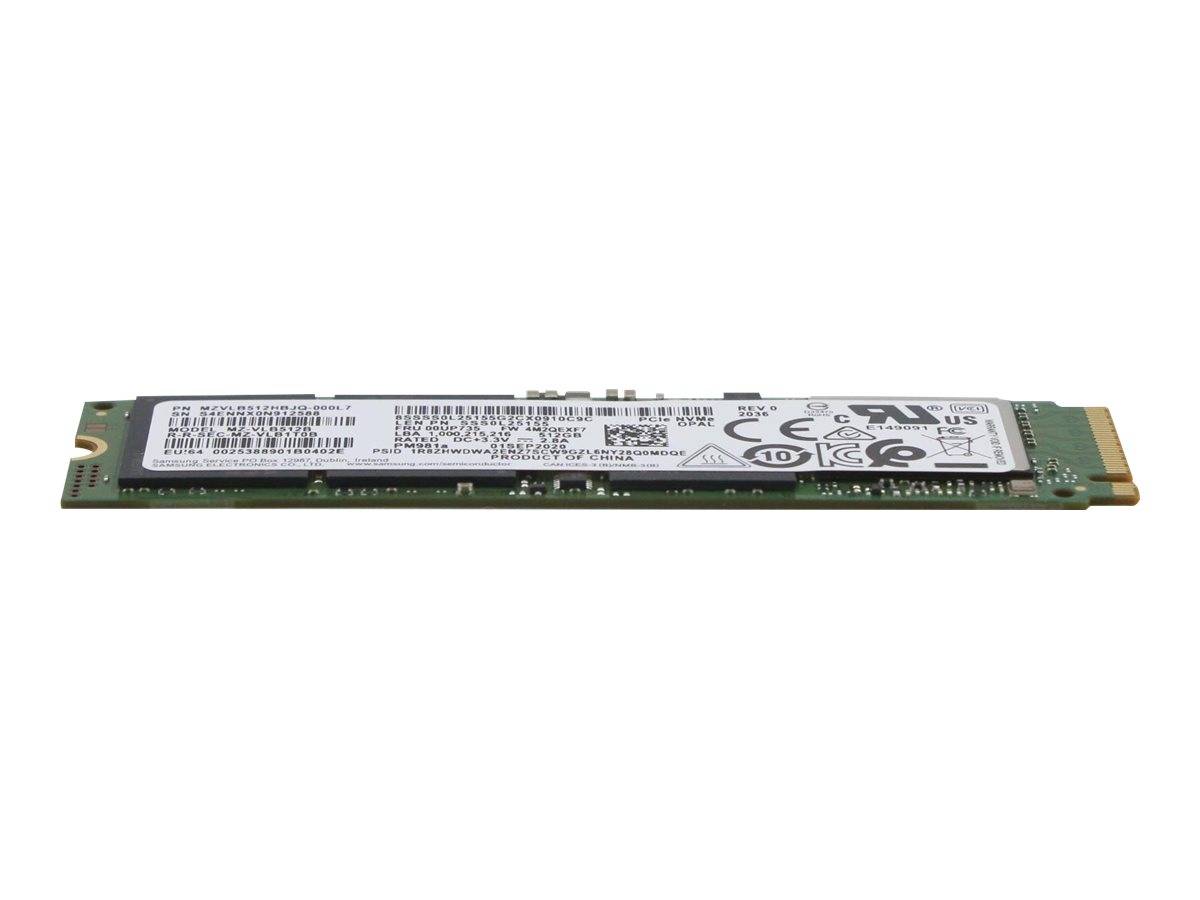 Ein schlankes M.2-Solid-State-Drive-Modul mit weißem Etikett und vergoldetem Steckkontaktrand auf weißem Hintergrund.