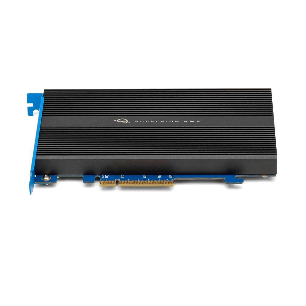Schwarze und blaue Computererweiterungskarte mit metallischem Kühlkörper und PCIe-Kantenstecker, gezeigt vor weißem Hintergrund.