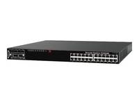 Rackmount-Netzwerkschalter mit mehreren Ethernet-Anschlüssen und vorderen Statusleuchten auf weißem Hintergrund