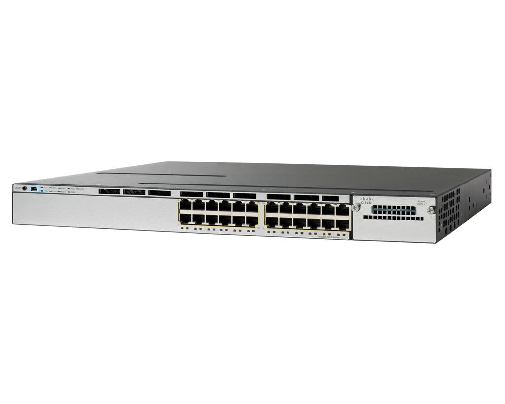 Rack-montierter Netzwerk-Switch mit mehreren Ethernet-Anschlüssen auf der Frontplatte, vor weißem Hintergrund gezeigt.