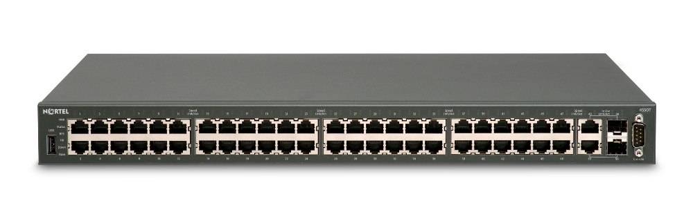 Frontansicht eines Netzwerk-Switches mit 48 Ethernet-Anschlüssen und zwei Uplink-Anschlüssen, der zum Verbinden von Geräten in einem lokalen Netzwerk verwendet wird.
