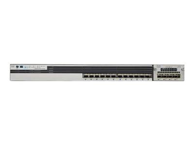 Vorderansicht eines in ein Rack eingebauten Netzwerk-Switches mit mehreren Ethernet-Anschlüssen und Statusleuchten auf einem einfachen weißen Hintergrund