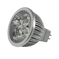 Silberne LED-Spotlightlampe mit runder Linse und geripptem Kühlkörper, auf weißem Hintergrund dargestellt.
