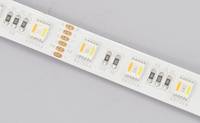 Nahaufnahme eines weißen LED-Streifenlichts mit wiederholten Leuchtmodulen und gelben Dioden auf grauem Hintergrund.