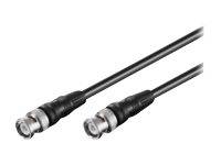 Zwei schwarze koaxiale Kabel mit Metallsteckverbindern, nebeneinander auf weißem Hintergrund dargestellt.