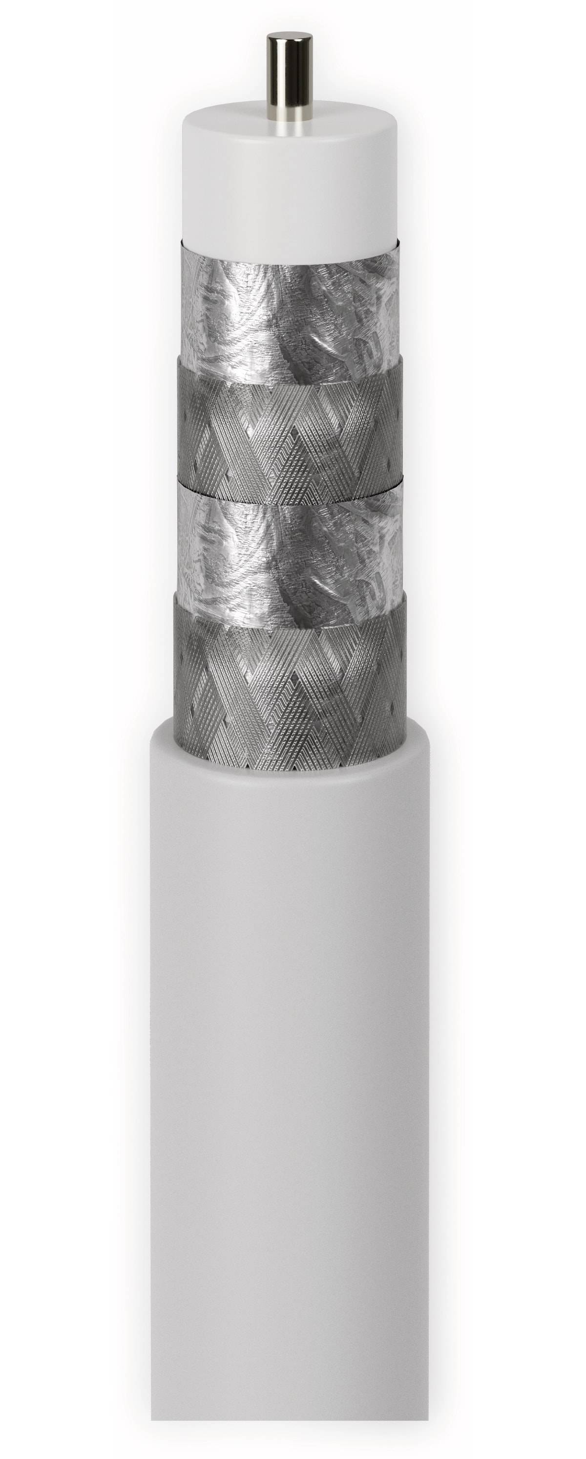Nahaufnahme eines silbernen, strukturierten zylindrischen Objekts mit aufwändigen Mustern, vor einem schlichten weißen Hintergrund.