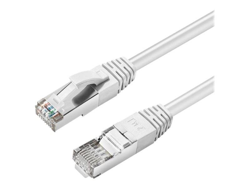 Zwei graue Ethernet-Kabel mit RJ45-Steckern, wobei eines einen Kunststoffclip und das andere eine Metallabschirmung aufweist, vor einem weißen Hintergrund.