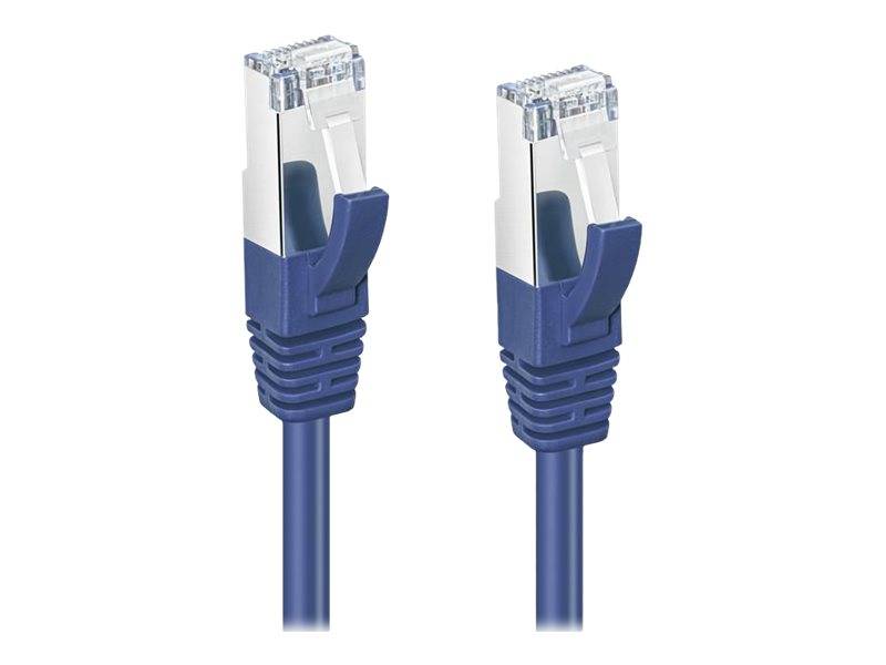 Zwei blaue Ethernet-Kabel mit RJ45-Steckern, nebeneinander auf weißem Hintergrund dargestellt.