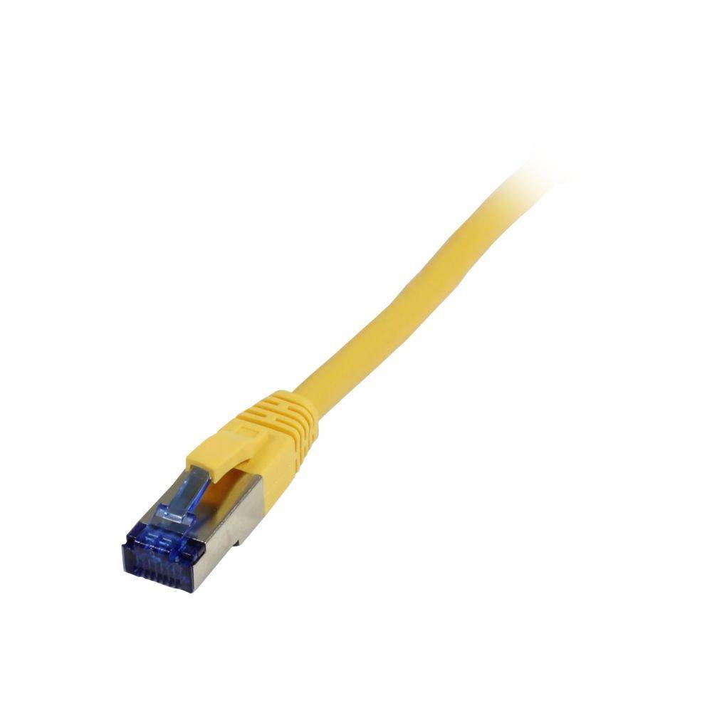 Gelbes Ethernet-Kabel mit RJ45-Stecker auf weißem Hintergrund.